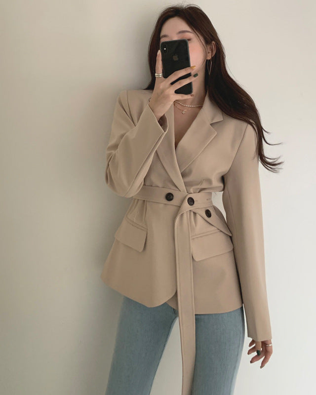 Women's Short Blazer for Autumn, Slim Fit and Fitted Waist.