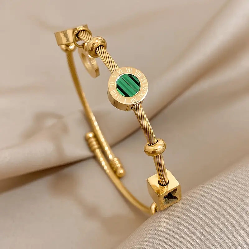 Refined Gold Bracelet with Subtle Details