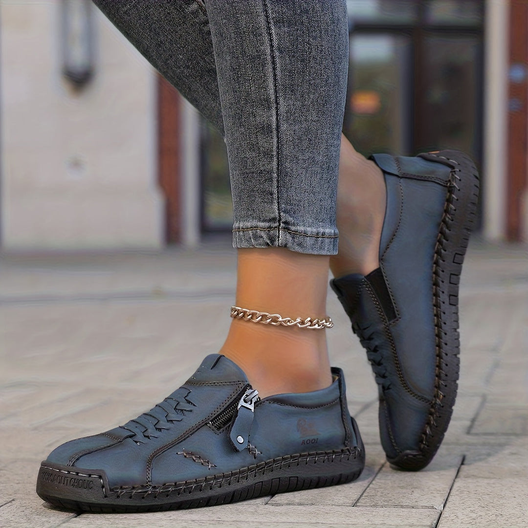 Katherine – A refined comfort with a practical zip closure