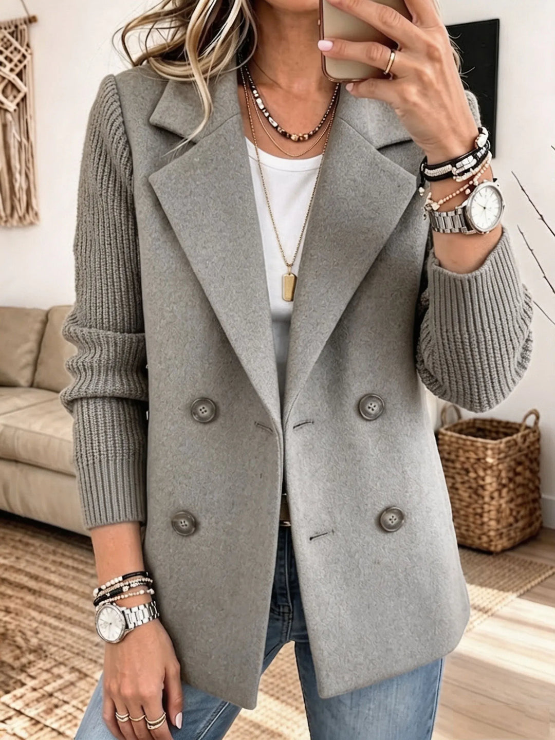 Chic women's jacket with ribbed knit sleeves