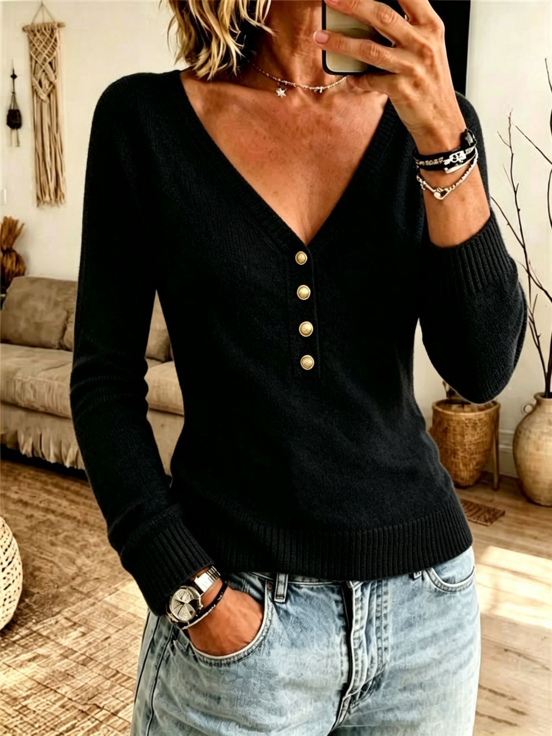 Simple Knit V-Neck Sweater for Women – A Comfortable and Elegant Fall-Winter Style
