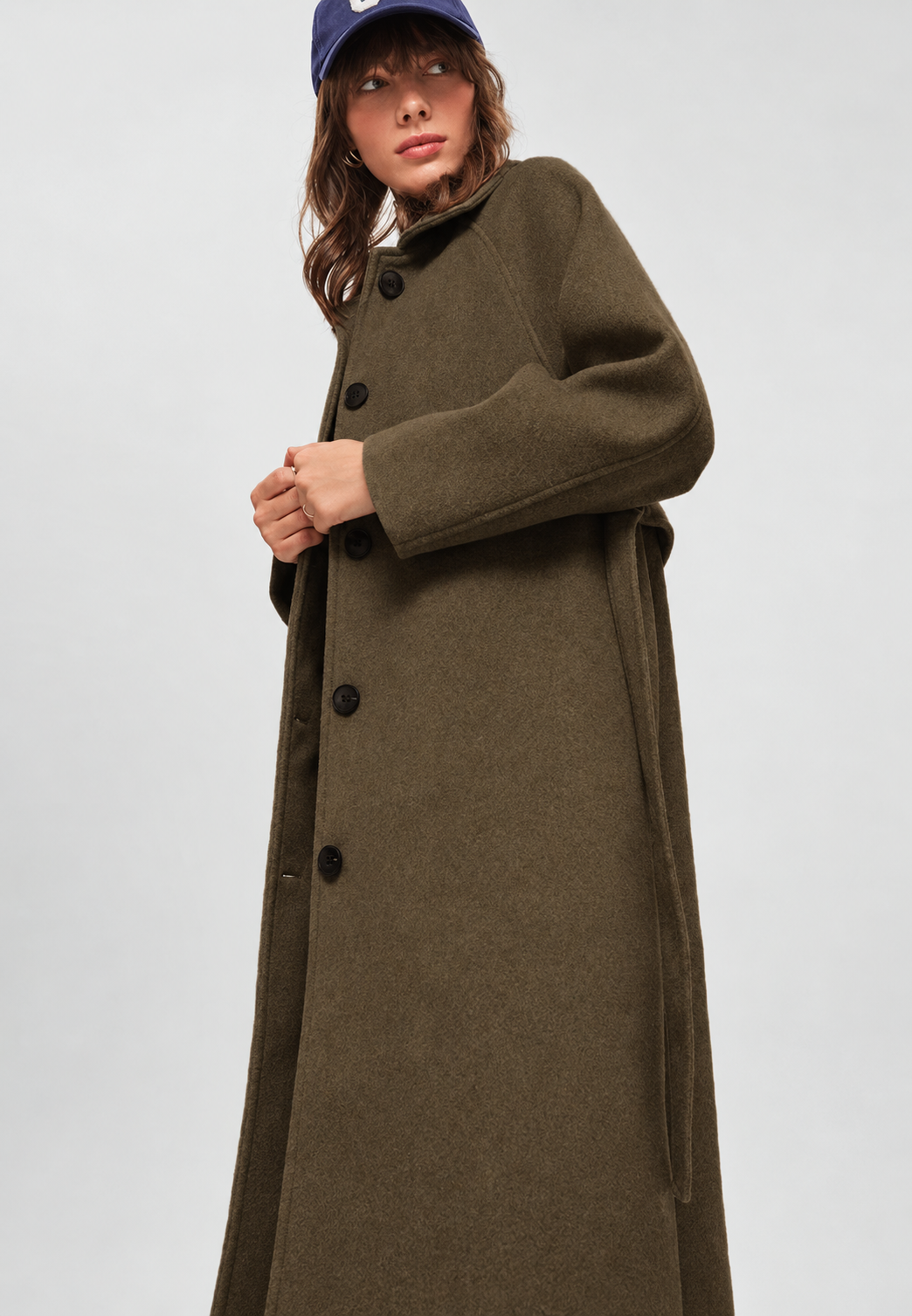 Long women's coat with shirt collar and front button closure - Aline