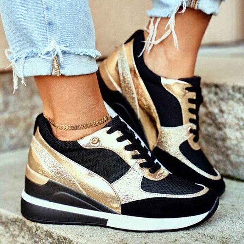 Kenya | Platform trainers with a shiny design and laces