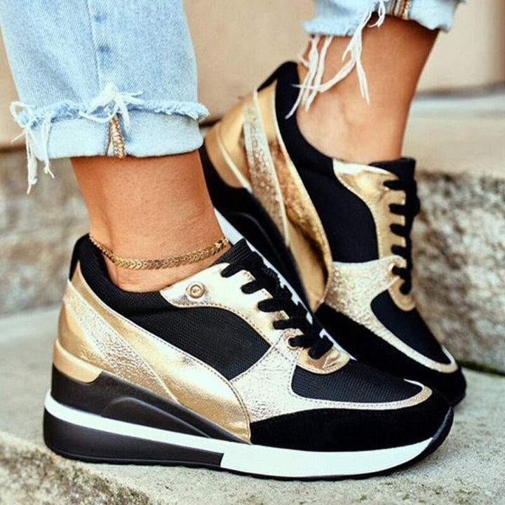Kenya | Platform trainers with a shiny design and laces