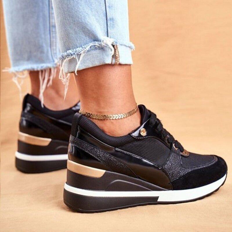 Kenya | Platform trainers with a shiny design and laces