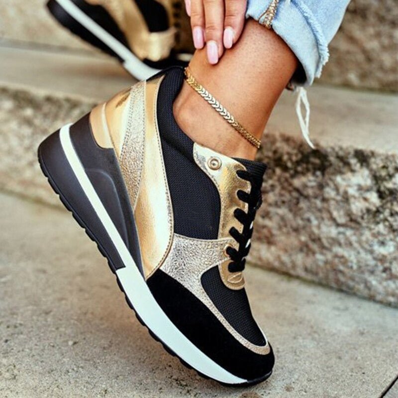 Kenya | Platform trainers with a shiny design and laces