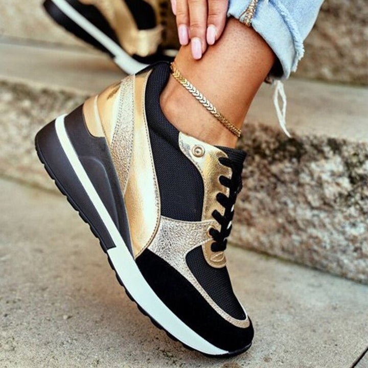 Kenya | Platform trainers with a shiny design and laces