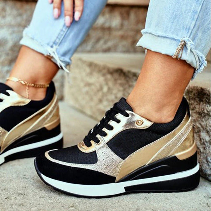 Kenya | Platform trainers with a shiny design and laces