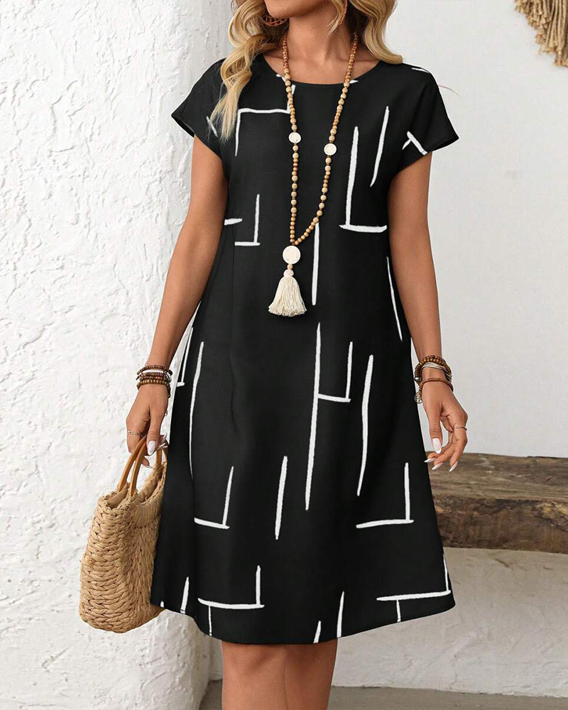 Soline™ | Tummy Concealing Dress with Line Print