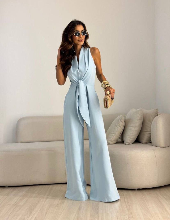 Elegant fluid jumpsuit for women with a defined waist
