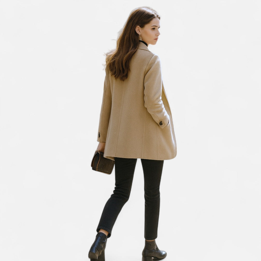 Blazer for Women with Tailored Fit for a Stylish Look