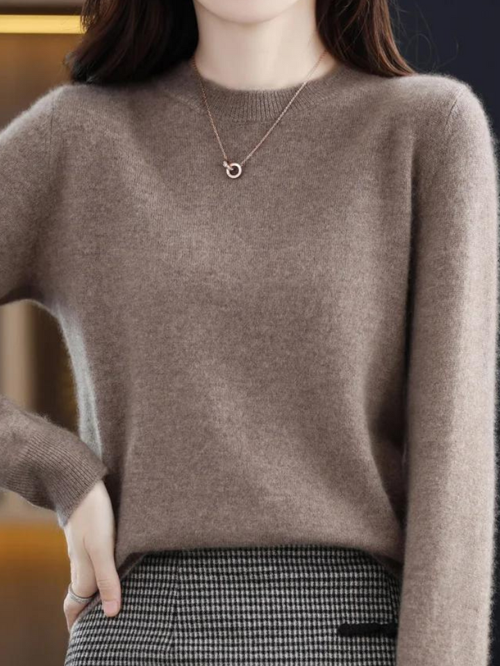 Comfortable Wool Sweater with Long Sleeves