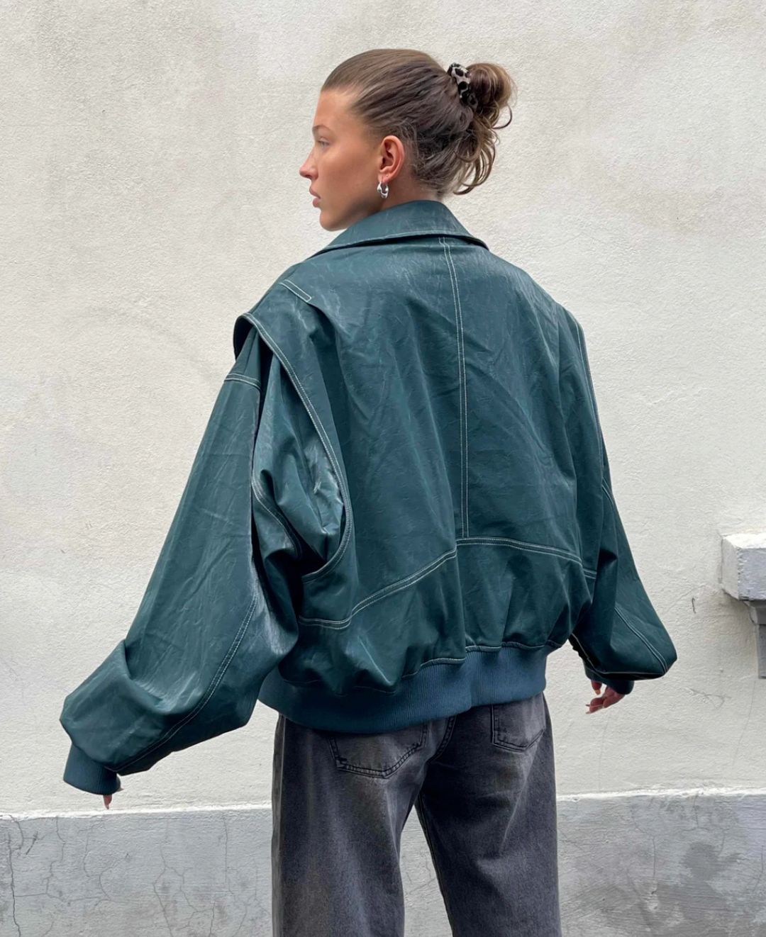 Oversized Women's Jacket with Zipper Closure – Modern Casual Style