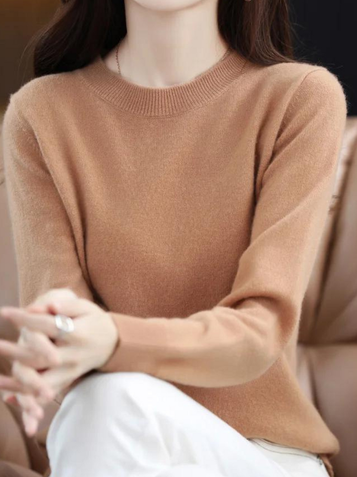 Comfortable Wool Sweater with Long Sleeves