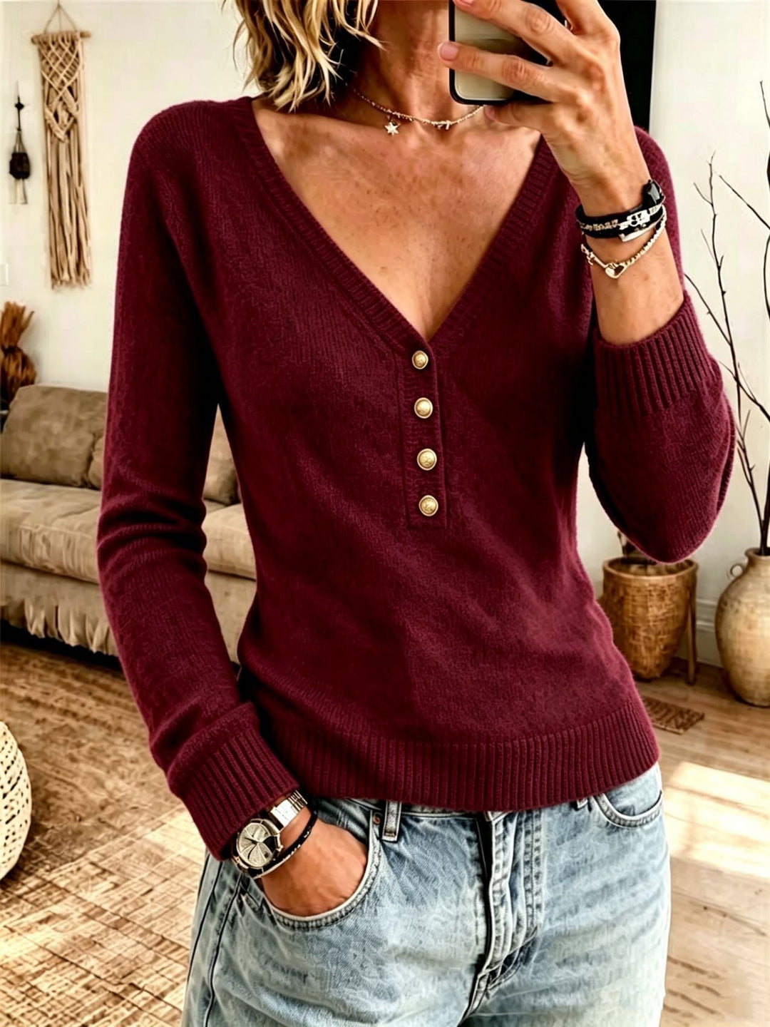 Simple Knit V-Neck Sweater for Women – A Comfortable and Elegant Fall-Winter Style
