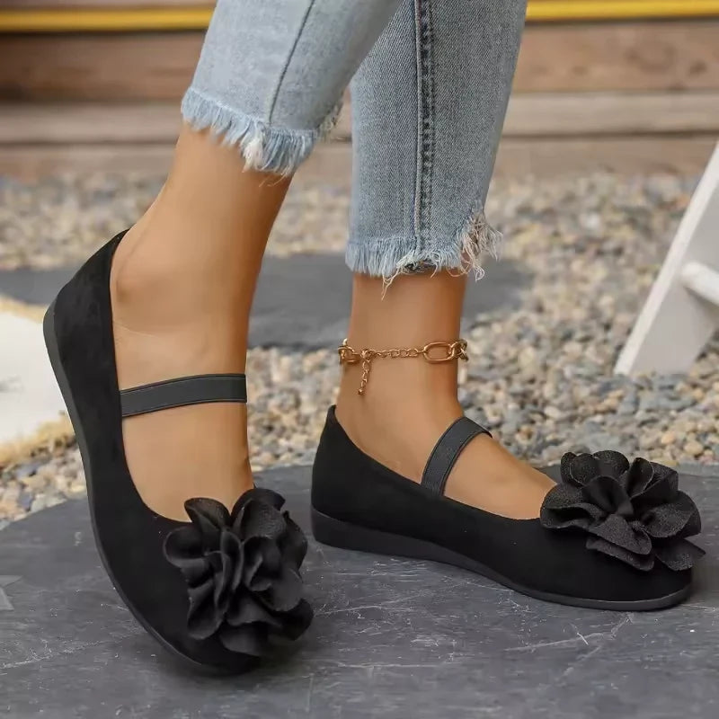 Fleuria | Comfort Ballerina with Elegant Floral Detail