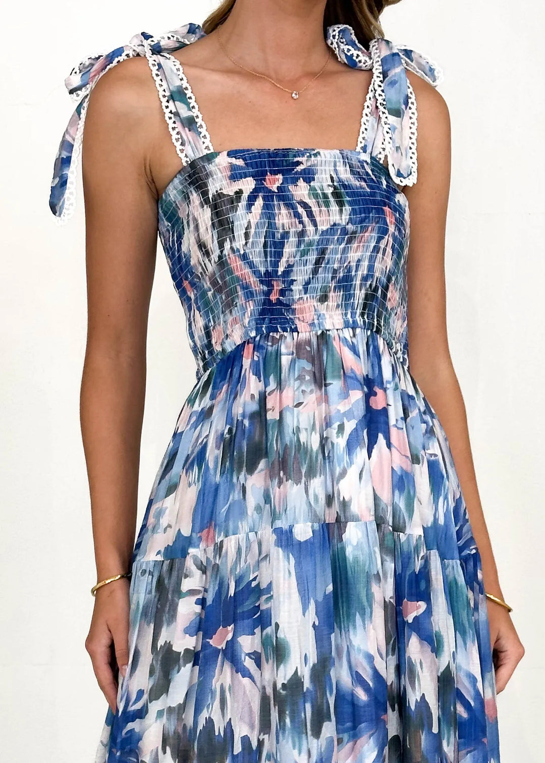 Amber - Casual strappy dress with elastic waist