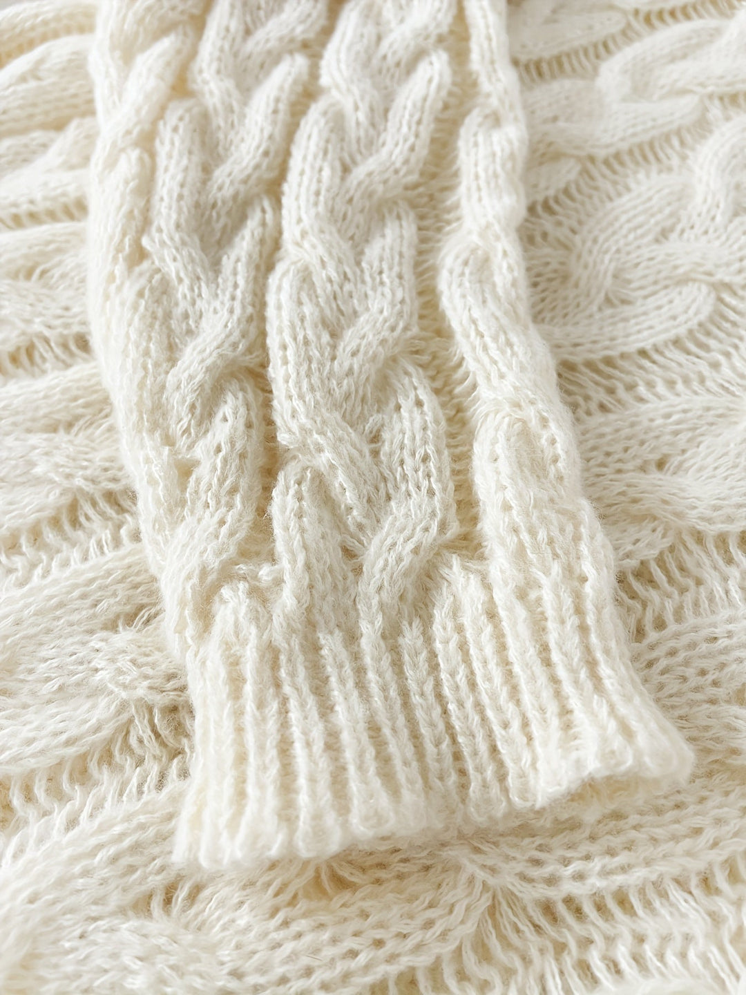 Ladies Cable Knit Sweater with V-Neck – Relaxed Fit Pullover