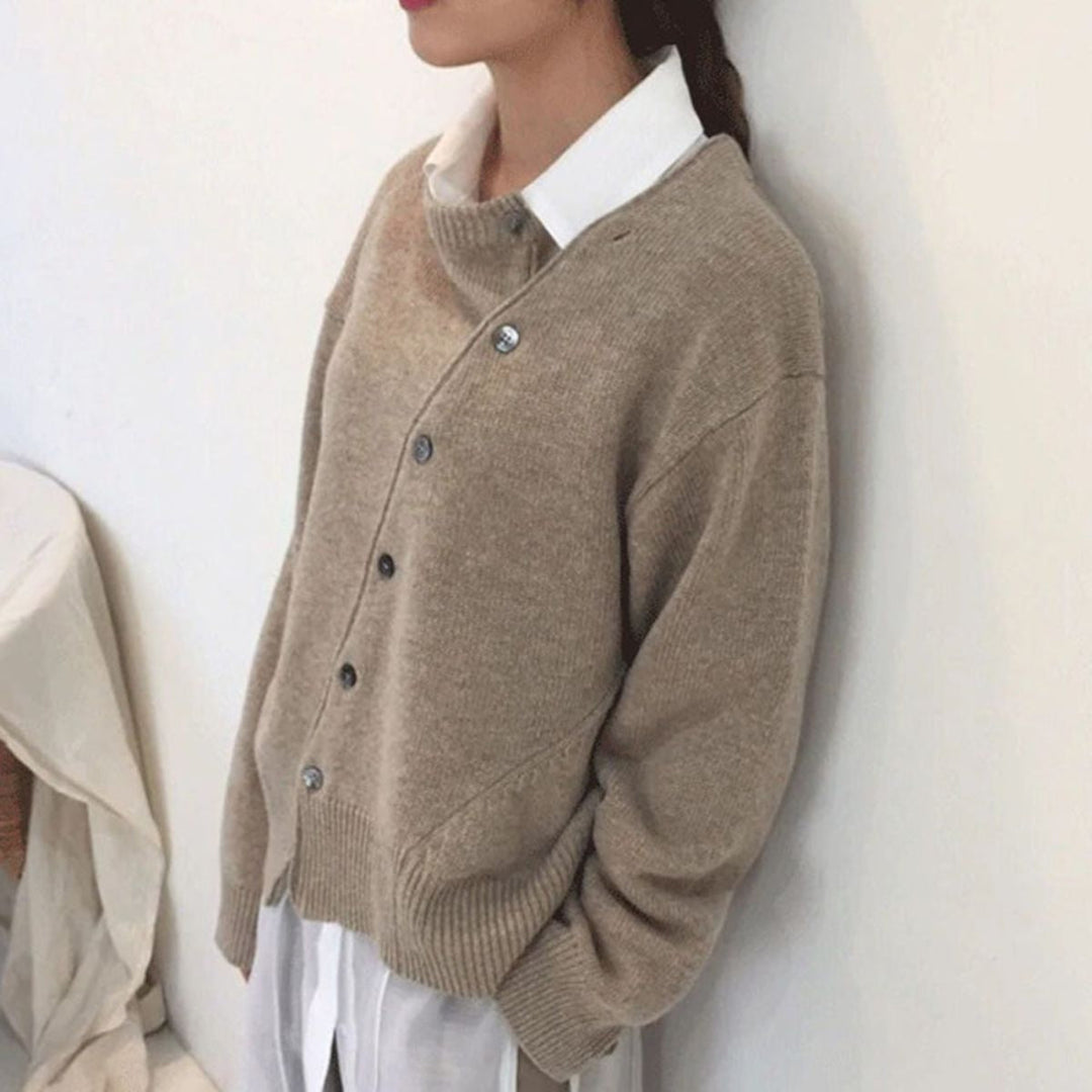 Women's Oversized Knitted Cardigan with Button Closure and Long Sleeves