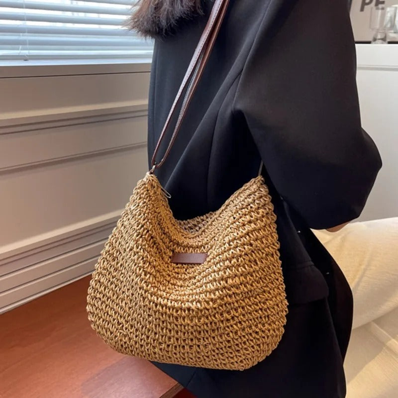 AURORA | Chic and Spacious Shoulder Bag for Versatile Summer Looks
