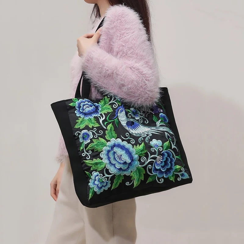 Ingleiv | Embroidered tote bag with artistic expression