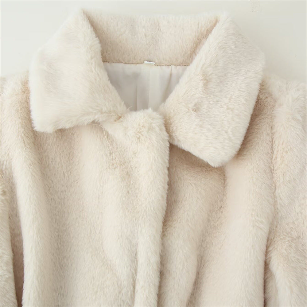 Short fur coat with belt and soft lines - Karolina