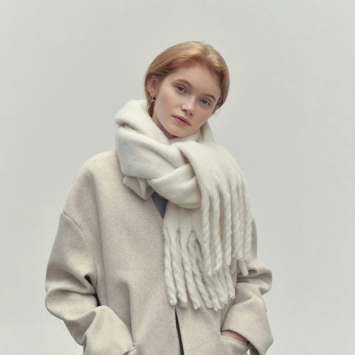 Daisy High-Quality and Timeless Wool Scarf - Elena Harper