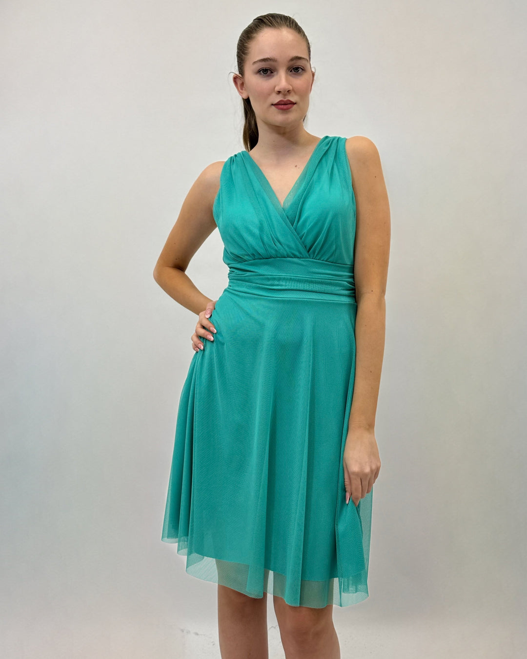 Black Hanneke Short Gaia Dress by Emma & Rose Cape Town, stylish and lightweight abiti with a flattering fit.