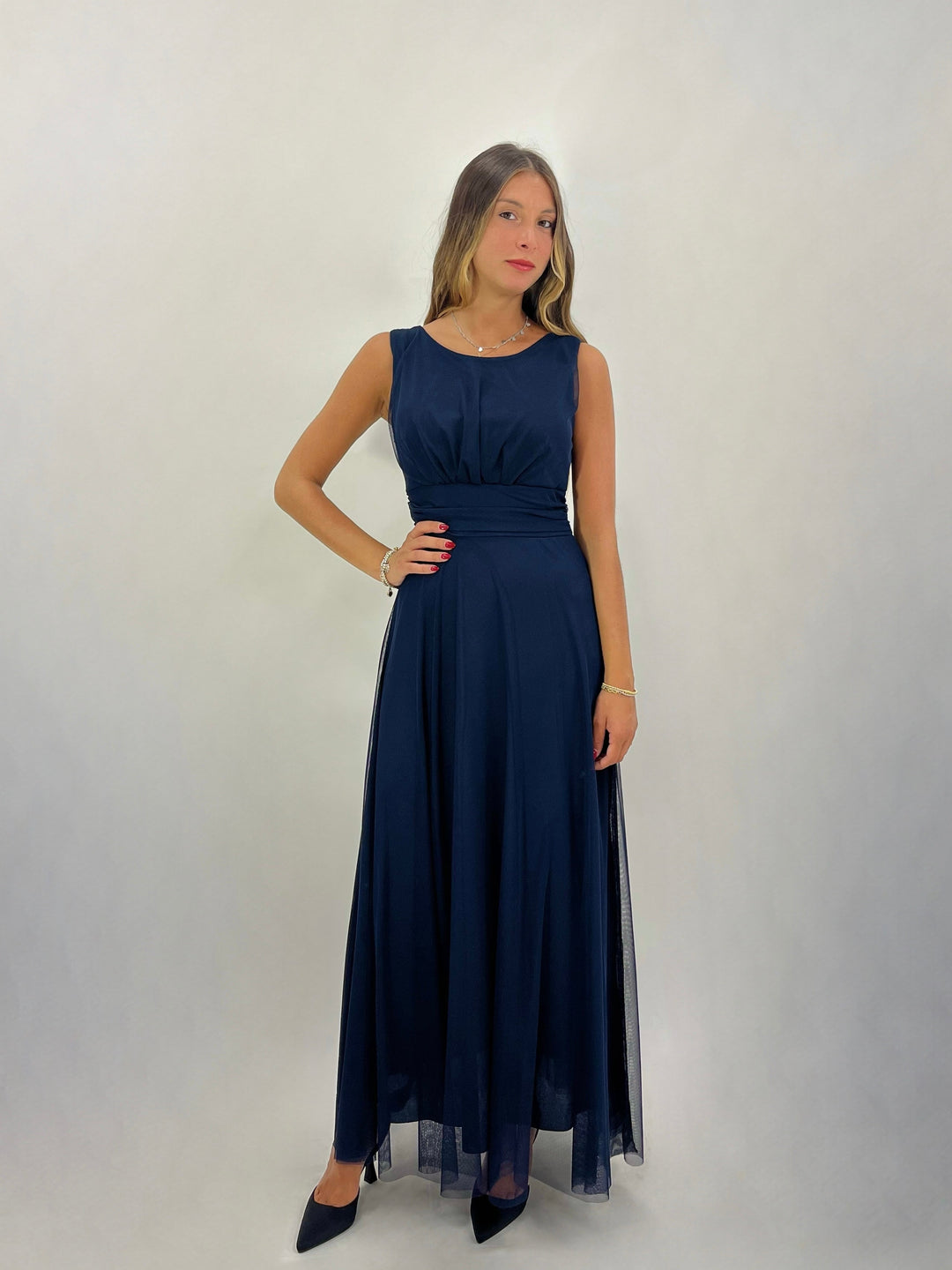Black Jolien Arianna Dress by Emma & Rose Cape Town, stylish abiti with elegant design and flowing fabric.
