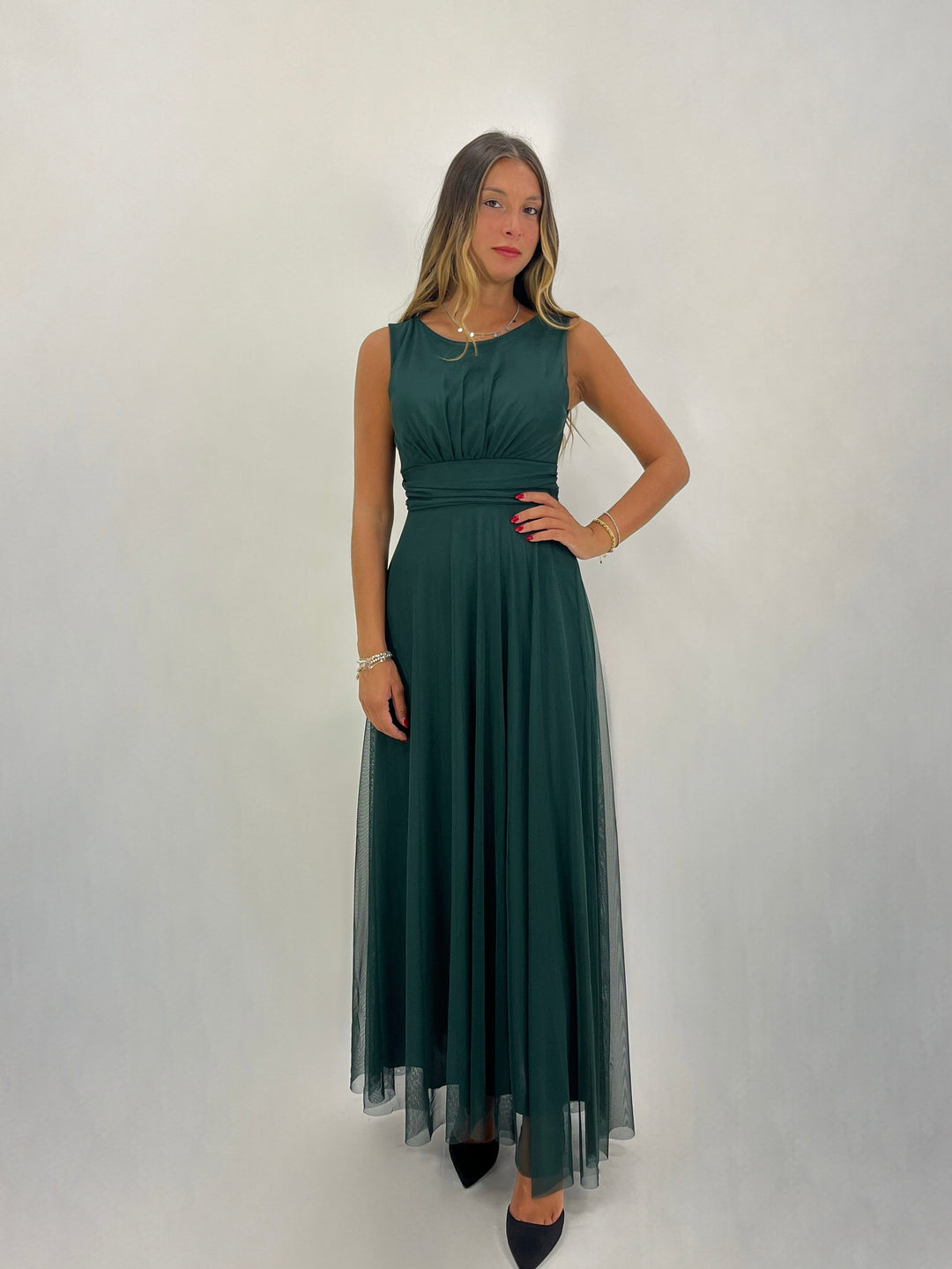 Emma & Rose Cape Town Jolien™ Arianna Dress in black, stylish abiti with elegant design and flowing fabric.