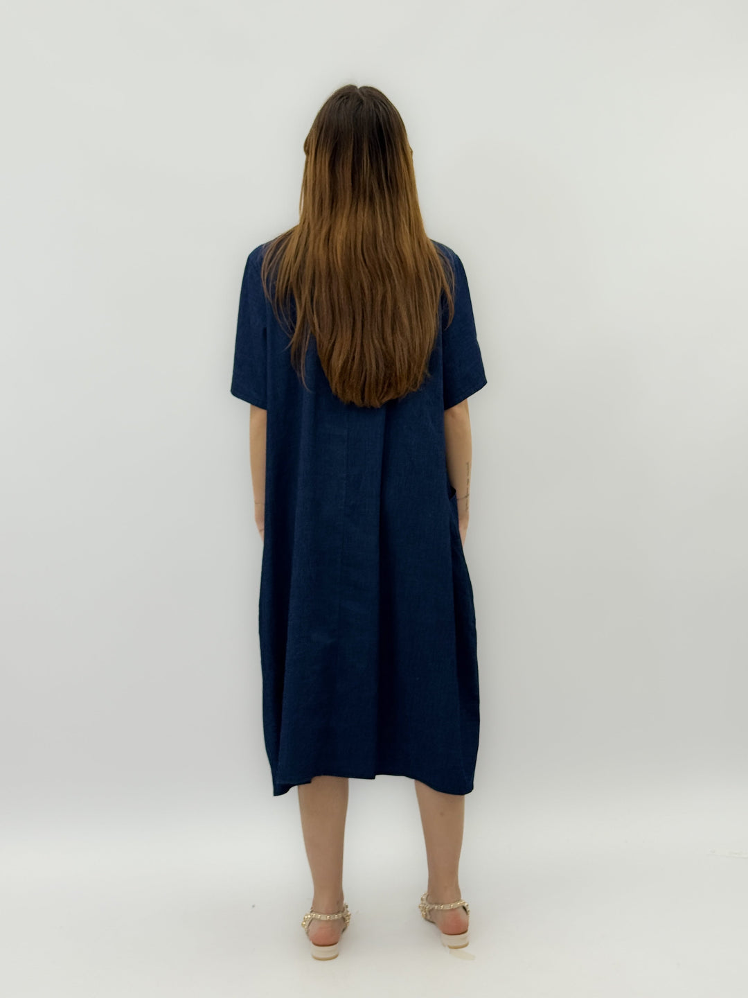 Emma & Rose Cape Town Carmen dress in soft luxurious fabrics with stylish pockets, elegant and comfortable abiti for any occasion.