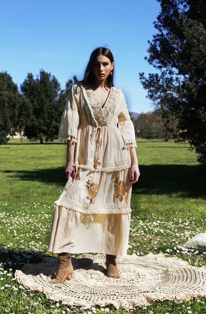 Emma & Rose Cape Town Fleur™ Dafne Dress, elegant abiti in soft fabric with intricate detailing and stylish design.