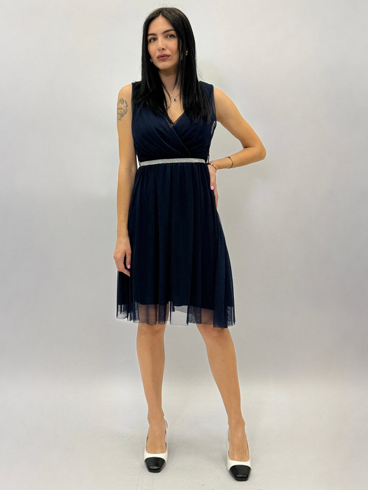 Fuchsia Giorgia flowing dress by Emma & Rose Cape Town, lightweight and elegant abiti with a flowing silhouette and vibrant color.