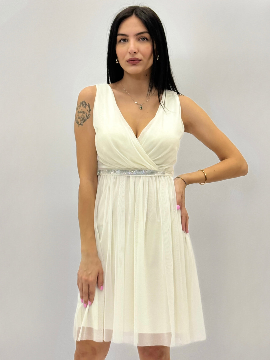 Fuchsia Giorgia flowing dress by Emma & Rose Cape Town, lightweight abiti with a graceful, flowing silhouette and vibrant color.