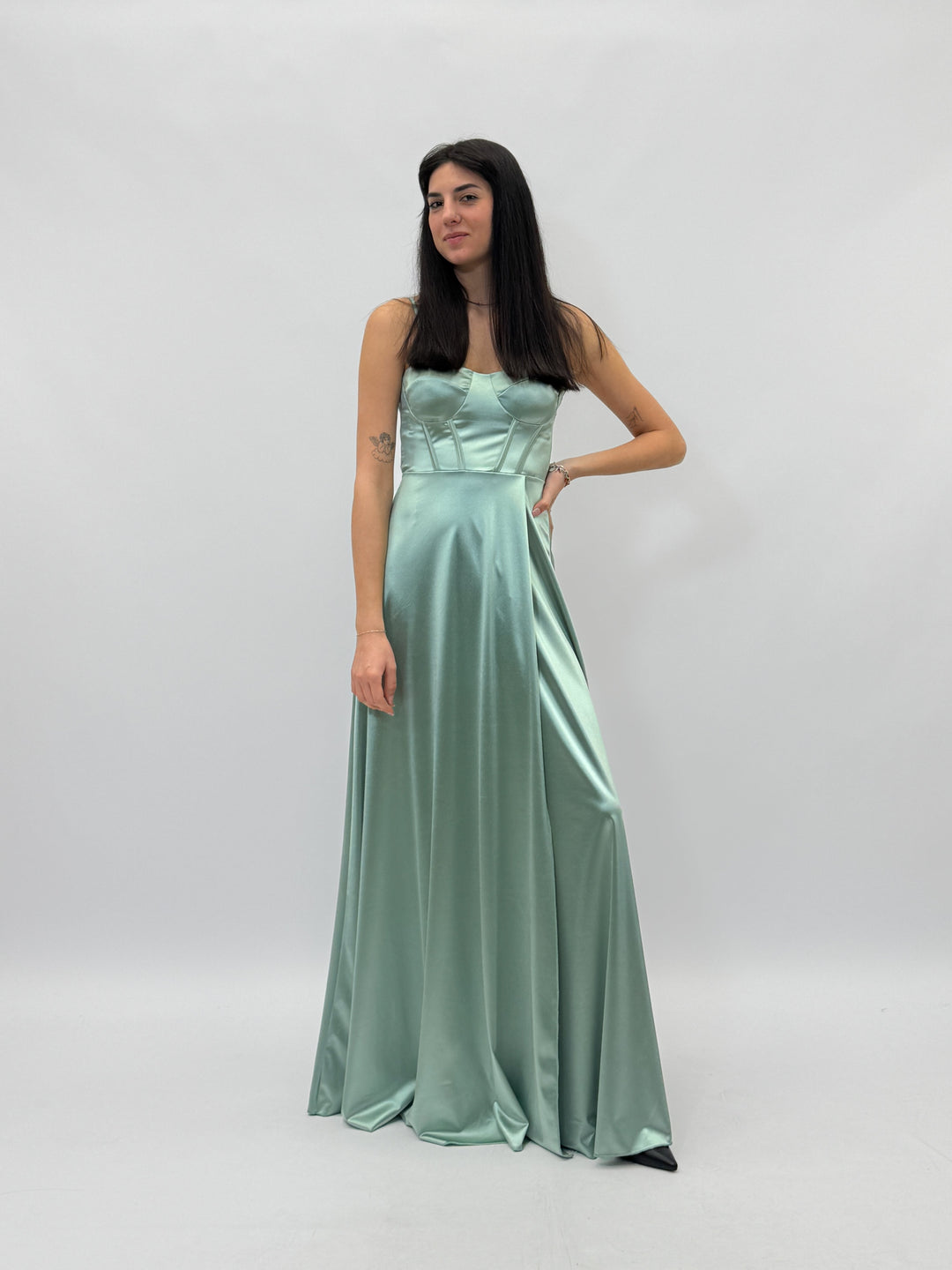 Fuchsia Vanessa™ flowing dress by Emma & Rose Cape Town, elegant abiti with a soft, flowing fabric and stylish design.