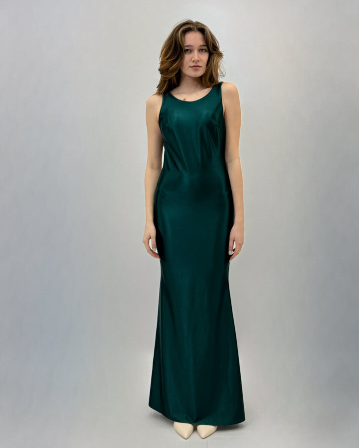 Emma & Rose Cape Town Ingrid™ green dress with boat neckline, soft luxurious fabrics, elegant abiti for sophisticated style.