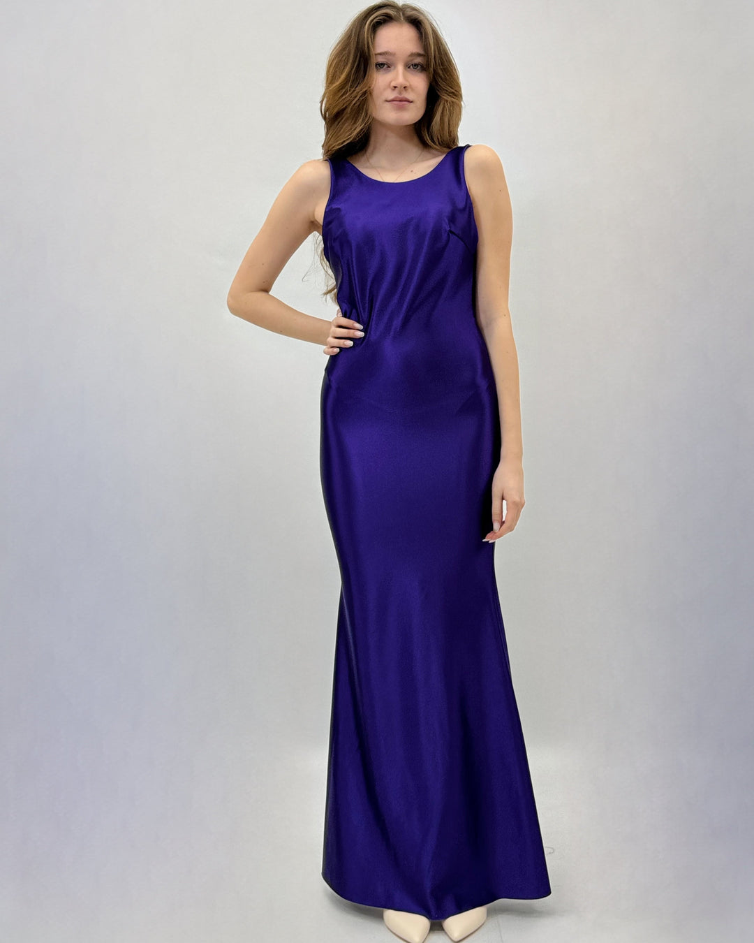 Emma & Rose Cape Town Ingrid™ green dress with boat neckline, made from soft luxurious fabrics, elegant and stylish abiti.