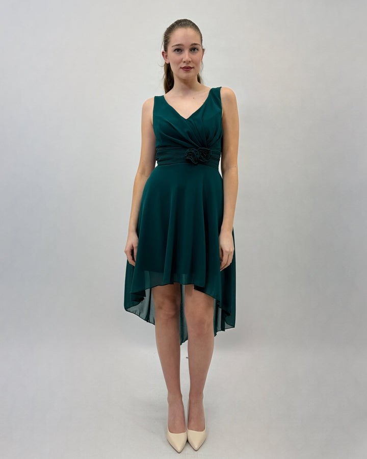 Green Moana™ flowing dress by Emma & Rose Cape Town, lightweight and elegant abiti with a flowing fabric design.