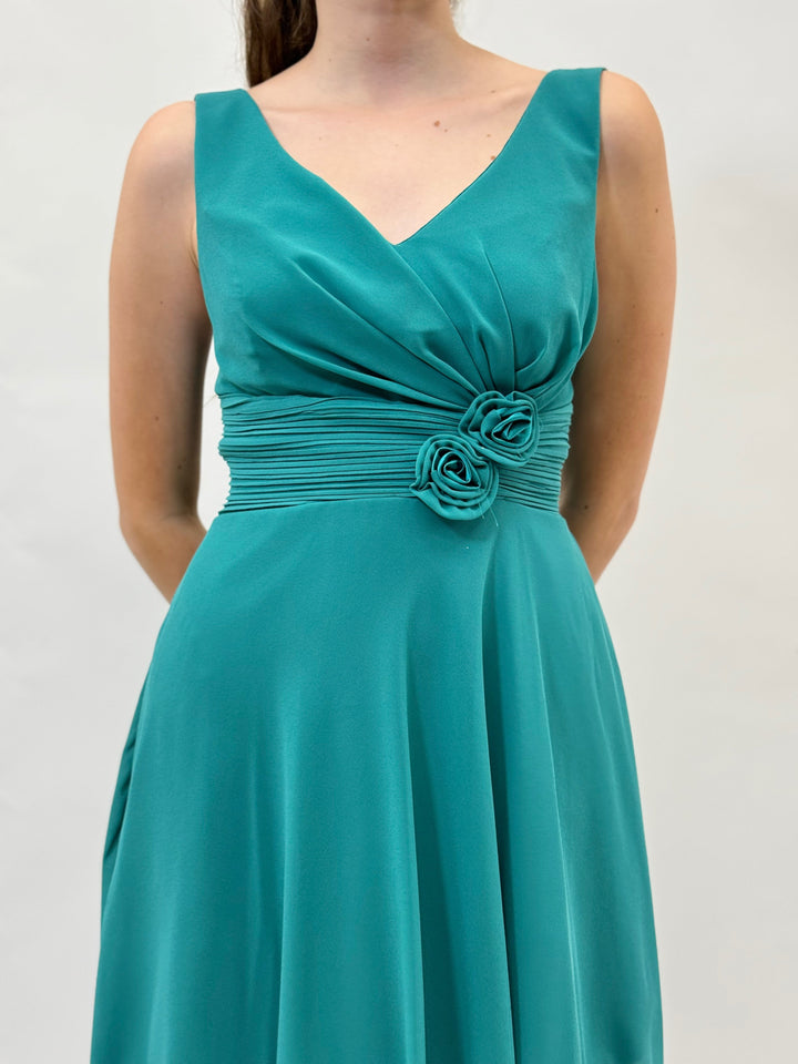 Green Moana™ flowing dress by Emma & Rose Cape Town, vibrant and lightweight abiti with a flowing silhouette.