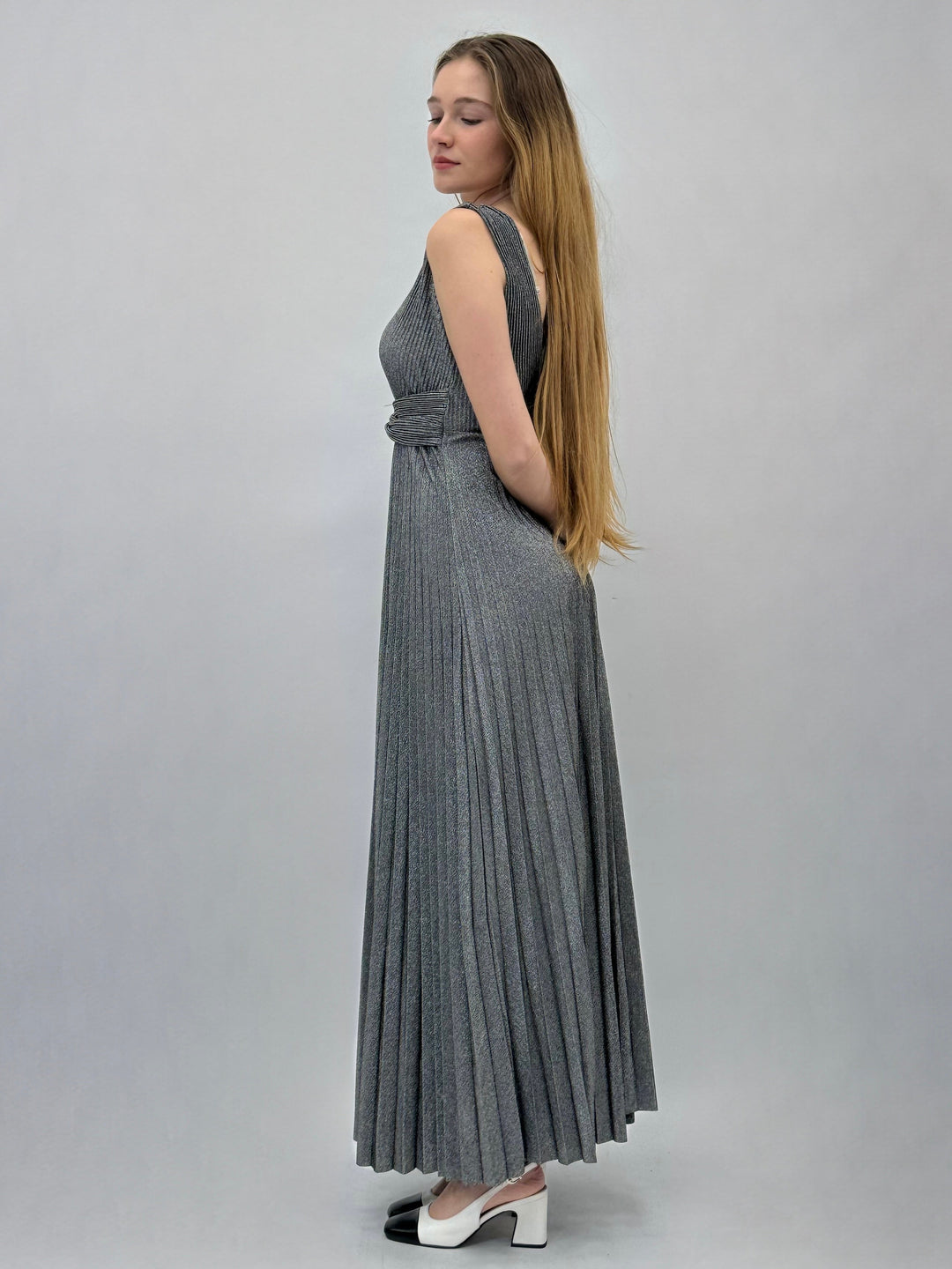 Light blue Selina™ flowing dress by Emma & Rose Cape Town, elegant abiti with a soft, flowing fabric and stylish design.
