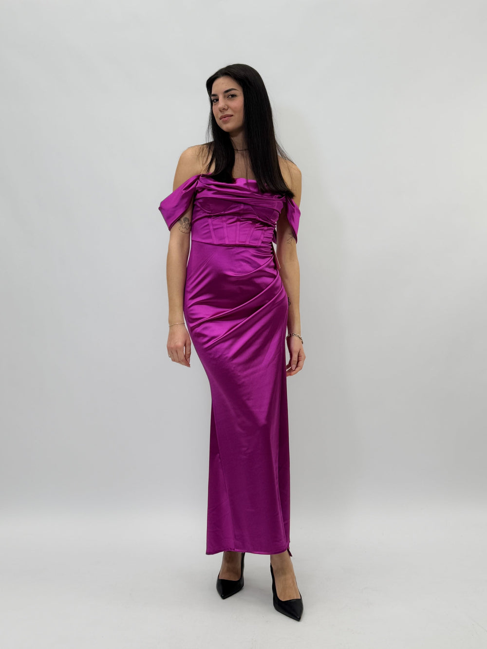 Pink Melanie flowing dress by Emma & Rose Cape Town, elegant abiti with soft, flowing fabric and stylish design.