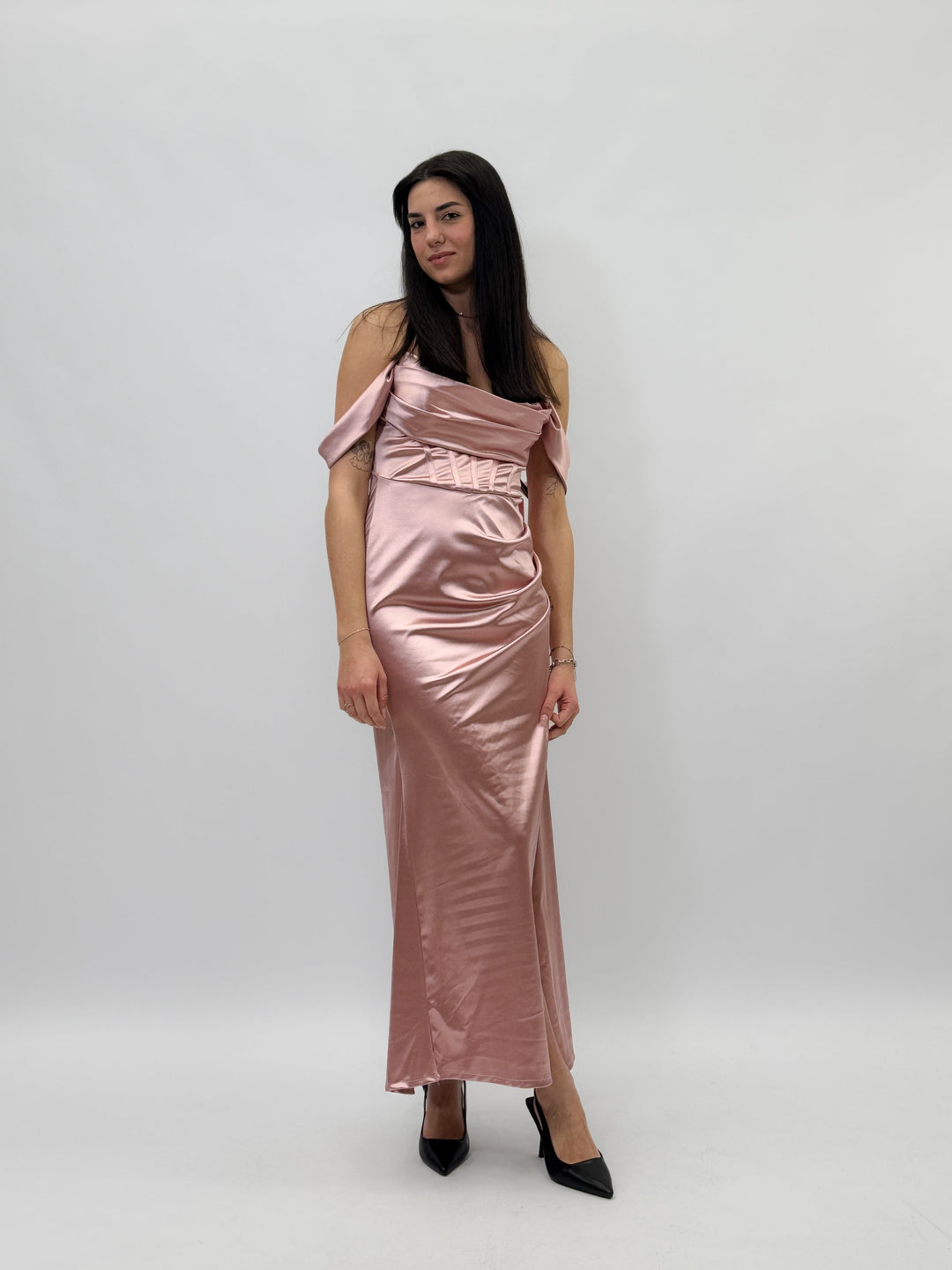 Pink Melanie flowing dress by Emma & Rose Cape Town, elegant abiti with soft, flowing fabric and feminine silhouette.
