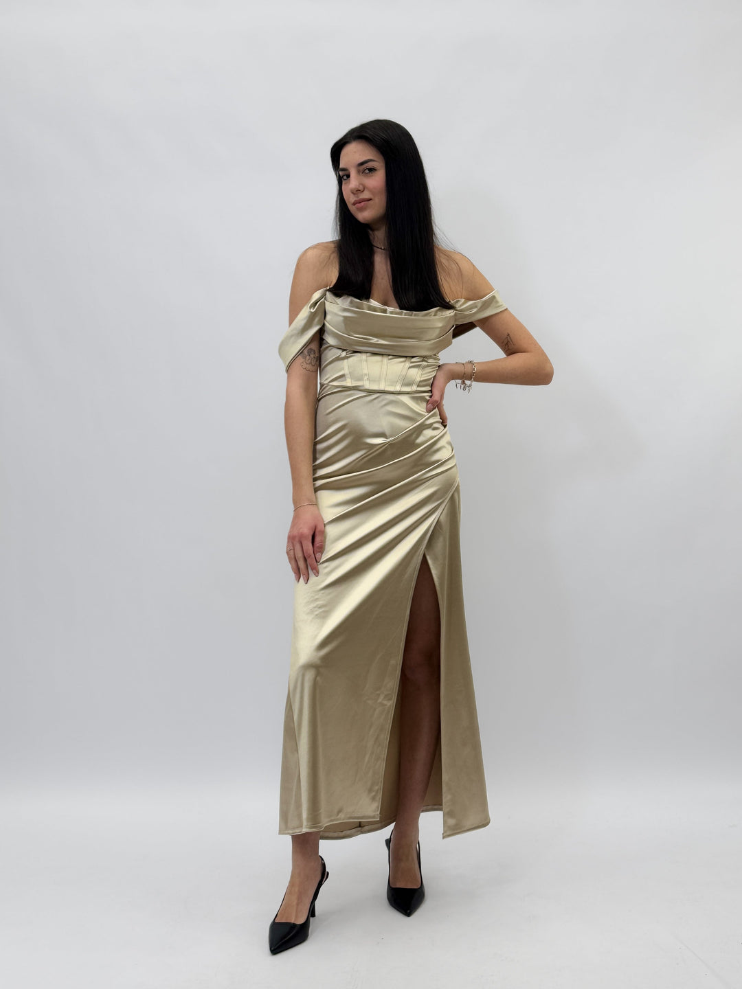 Pink Melanie flowing dress by Emma & Rose Cape Town, elegant abiti with lightweight, flowing fabric and stylish design.