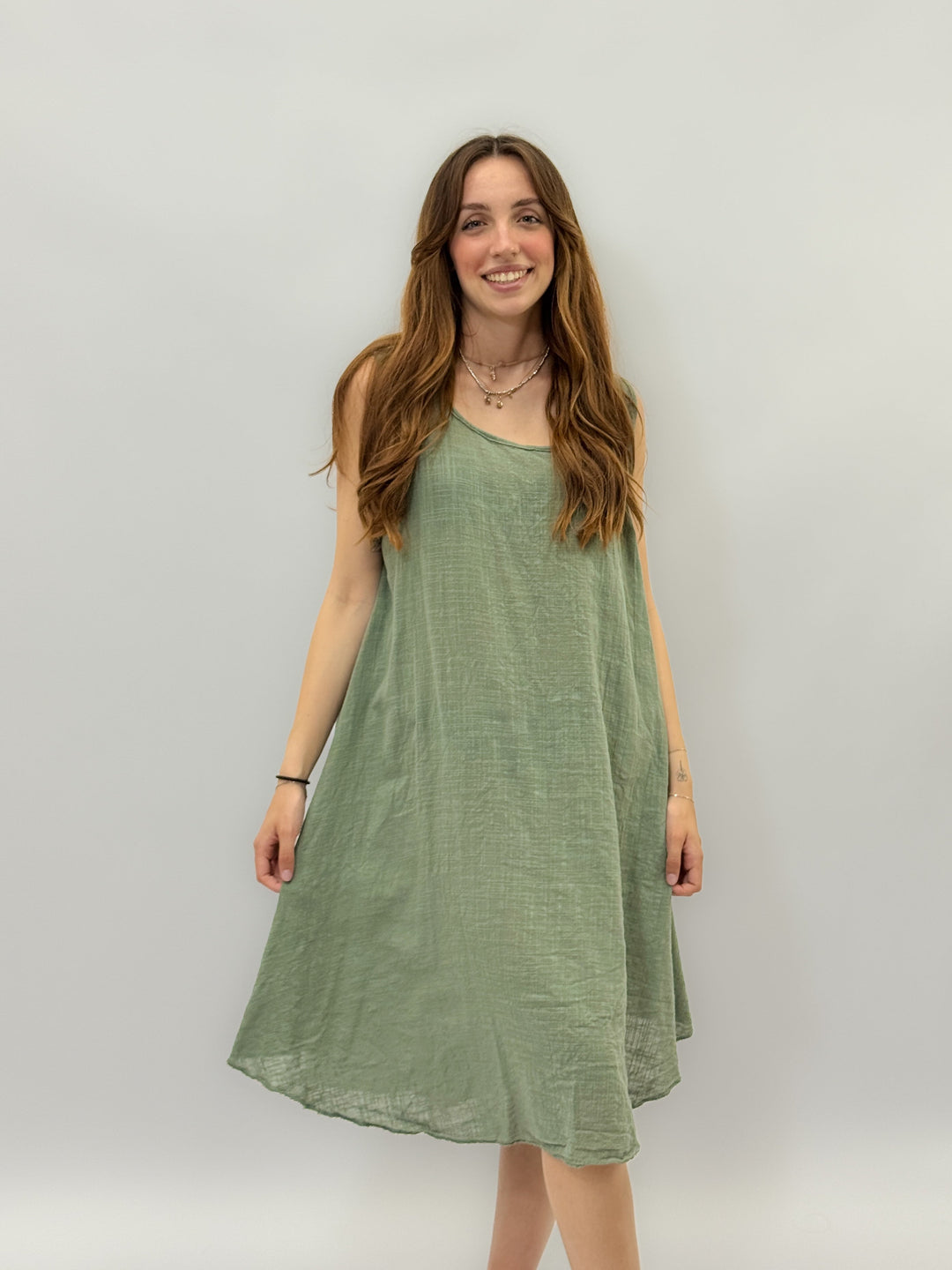 Emma & Rose Cape Town white Zara™ light wide dress, stylish abiti with flowing fabric and elegant design.