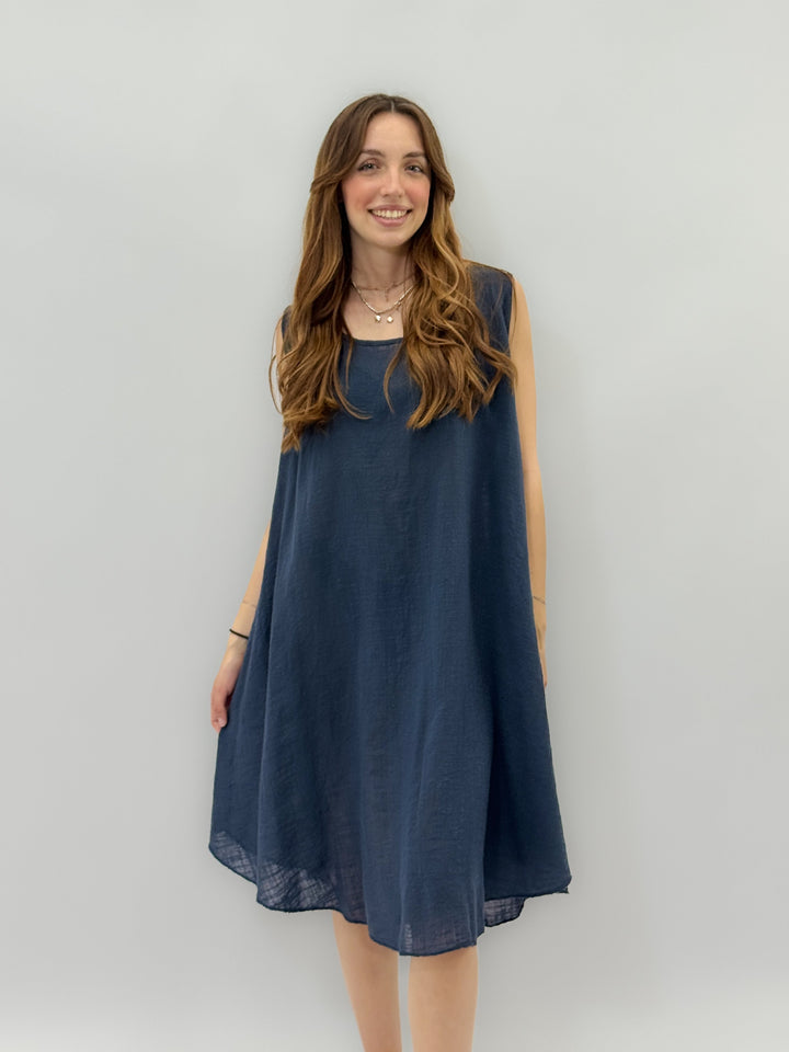 Emma & Rose Cape Town Zara™ Light Wide Dress in white, flowing abiti with a relaxed fit and elegant design.
