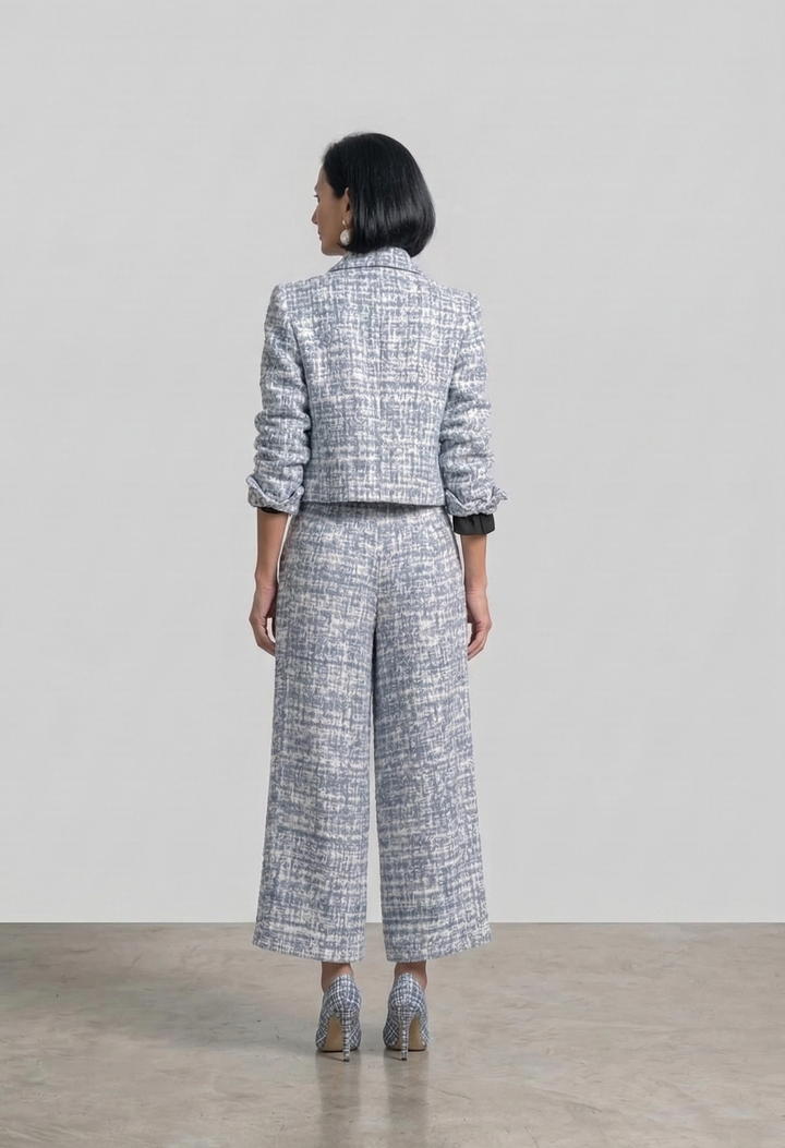 Emma & Rose Cape Town Lucía sophisticated and versatile set, featuring elegant black clothing with stylish details.
