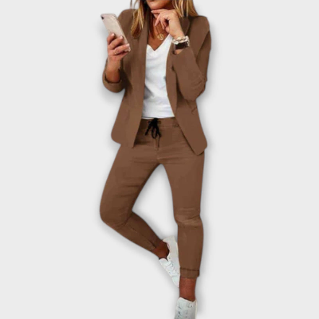 Emma & Rose Cape Town Lyselle Elegant Blazer Set in blue, featuring a tailored blazer and matching pants for sophisticated style.