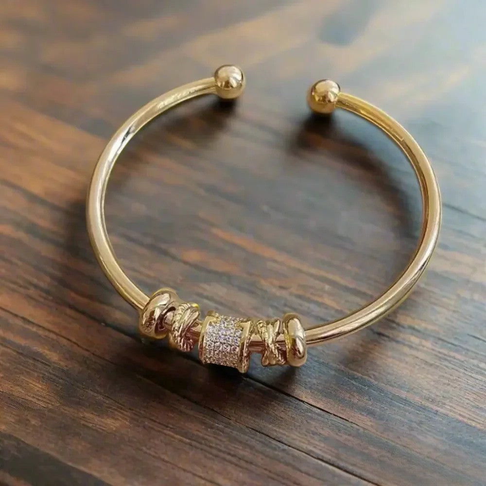 Emma & Rose Cape Town Isabel™ adjustable gold charm bracelet with delicate charms and secure clasp.