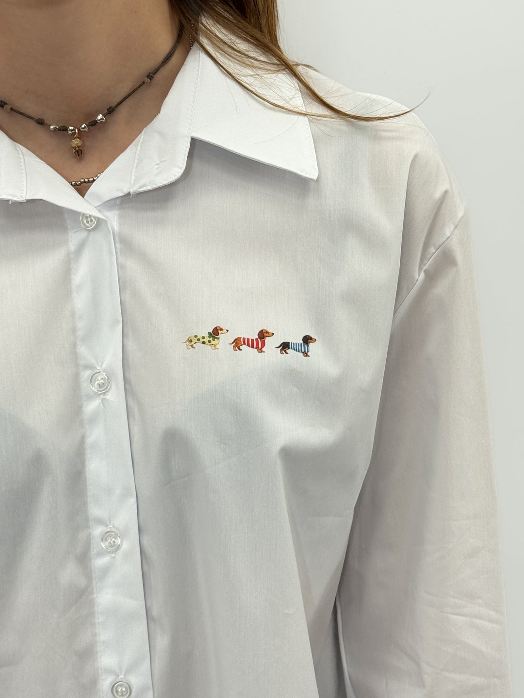 Emma & Rose Cape Town Una Dachshund print shirt featuring a stylish casual camicie with playful dachshund dog pattern.