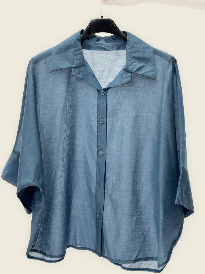 White lightweight camicie with shirt collar and wide sleeves by Emma & Rose Cape Town, casual and stylish women's top.